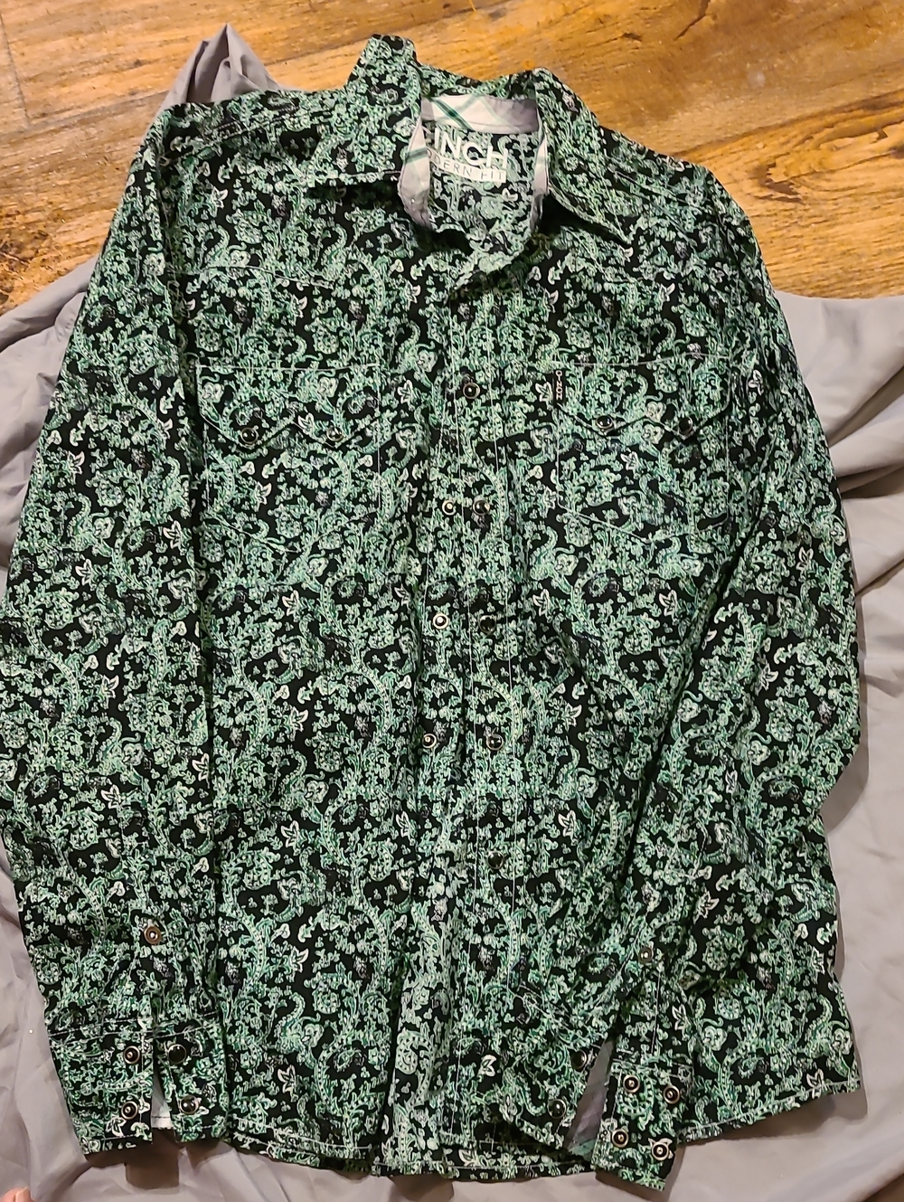 Cinch Men's Black and Green Paisley Button-Down Shirt